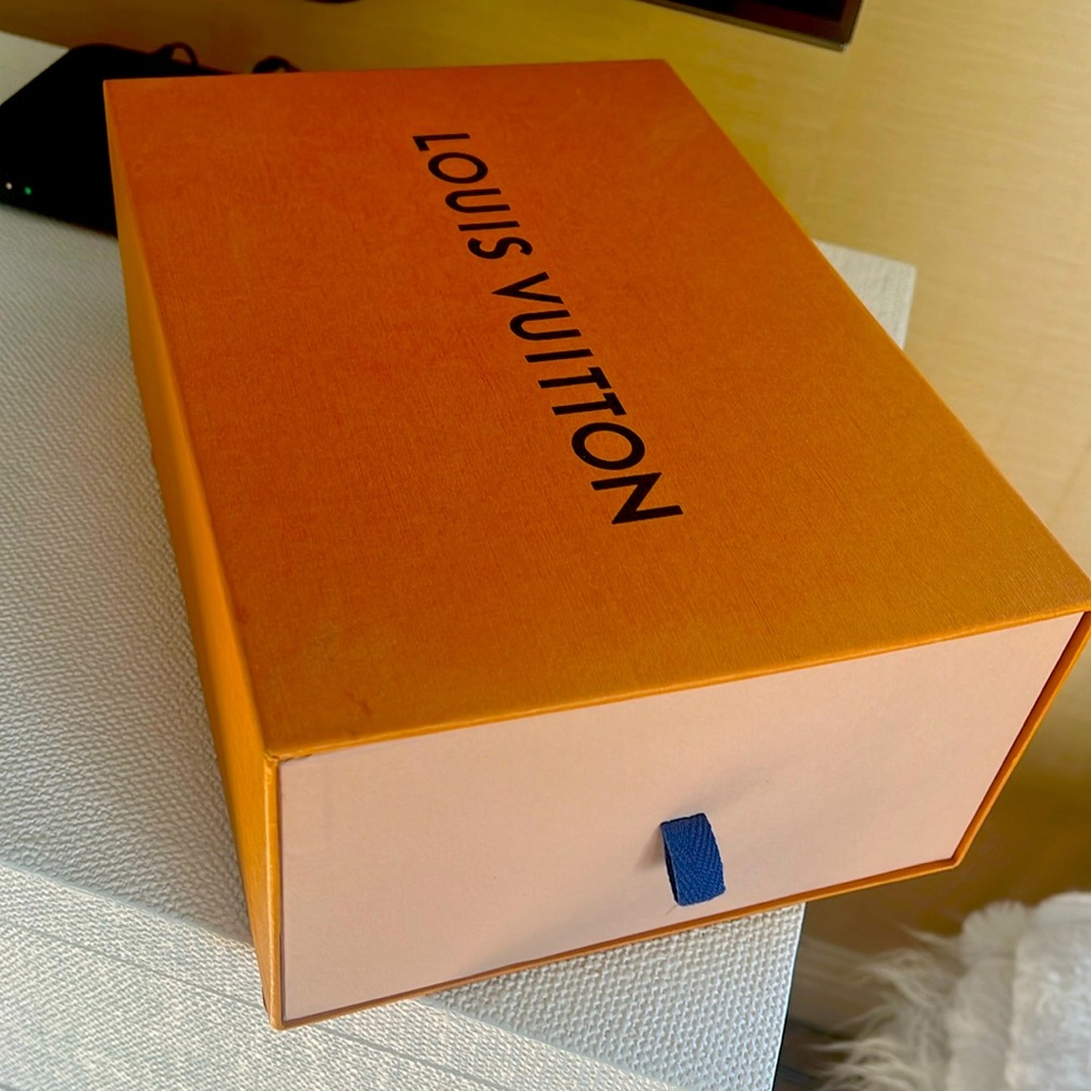 Louis Vuitton signature logo pump